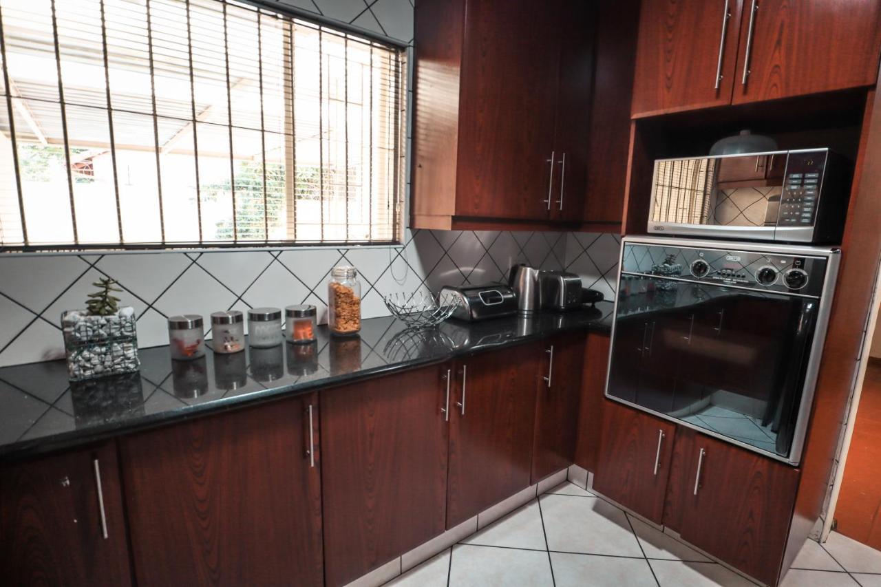 Menlyn Maine: The Exquisite Lunette Pretoria-Noord Exterior foto